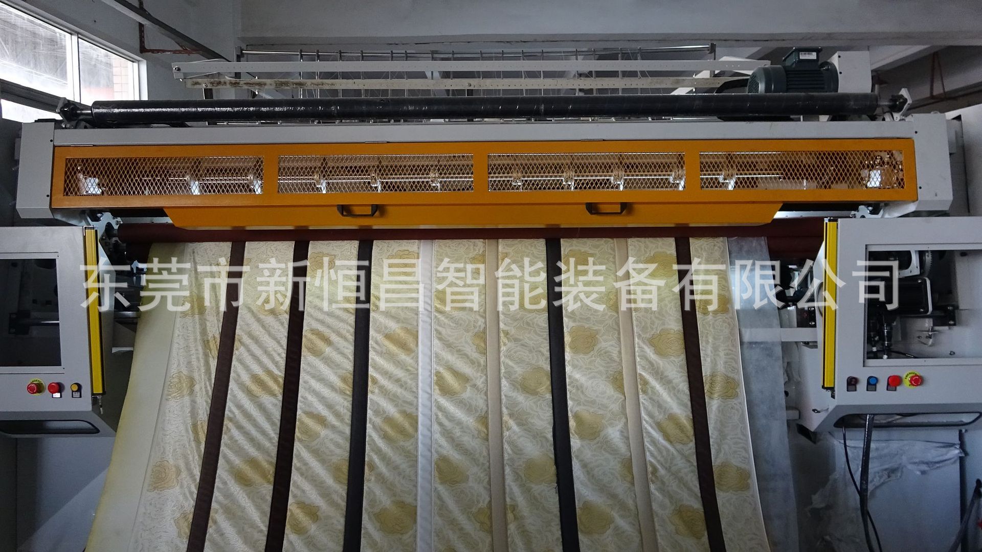 【源头工厂】可绗缝床垫围边面料的无梭边条绗缝机