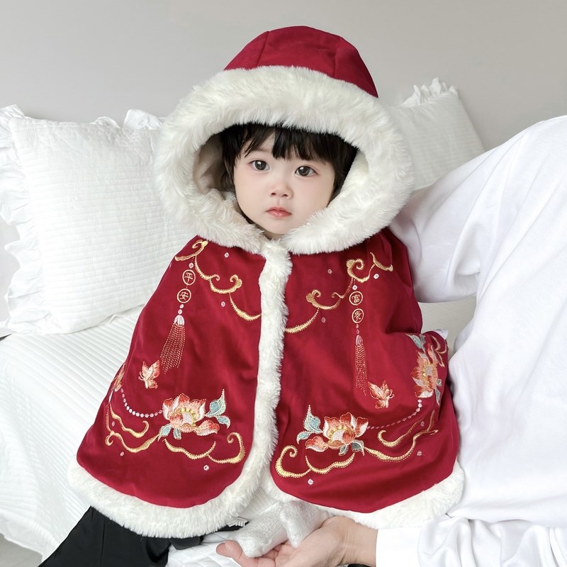 婴儿斗篷秋冬新生女宝宝披风出门防风国风儿童加绒过年外出小披肩