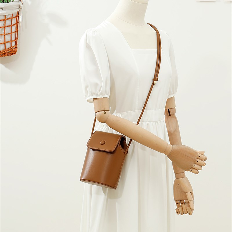 轻便小包包女2021新款潮超火时尚洋气迷你小水桶包单肩斜挎手机包