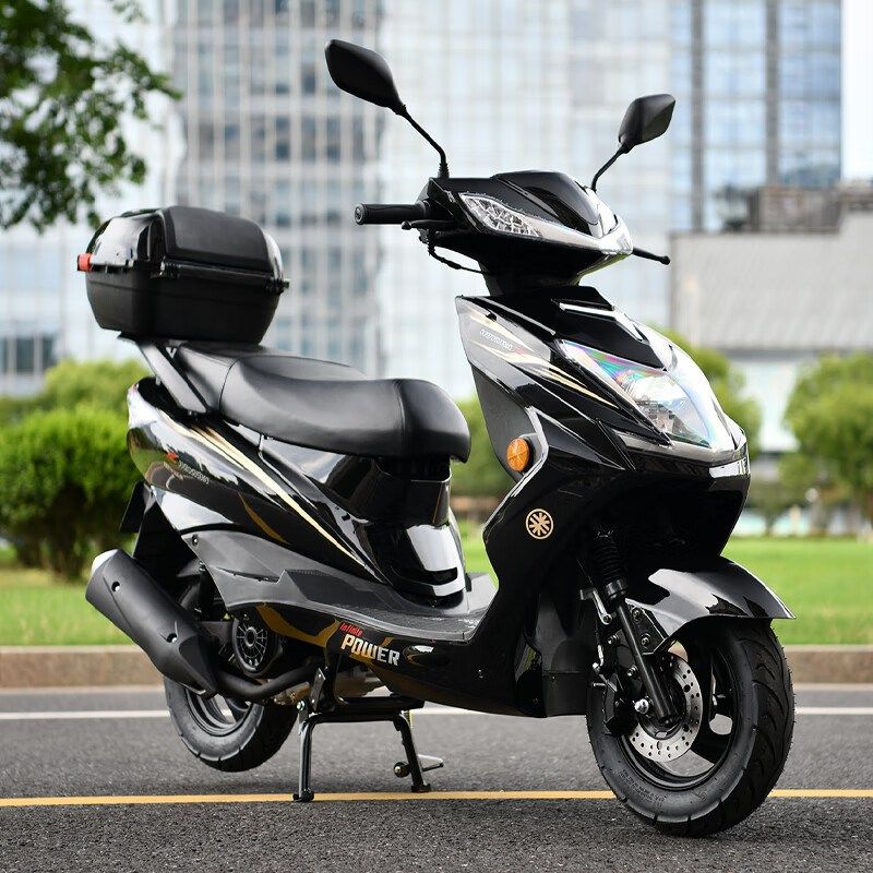 宇雨钻125踏板摩托车超级鹰迅鹰燃油代步国四电喷可上牌整车尾箱