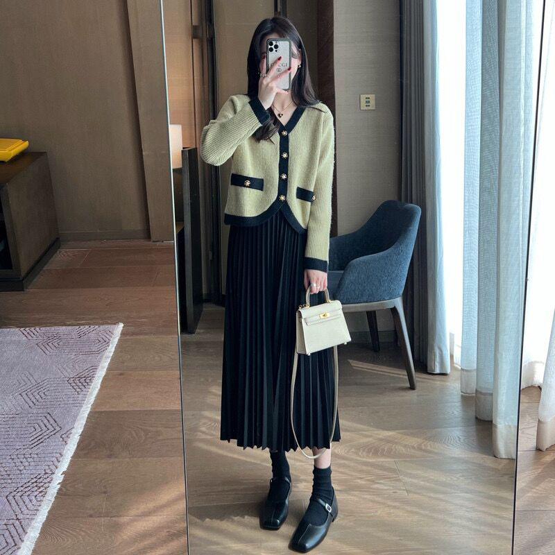 孕妇洋装套装时尚洋派时髦2023新款春秋冬针织外套毛衣裙两件套