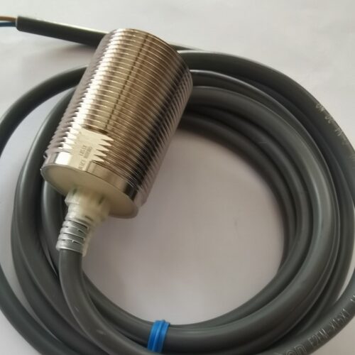 接近开关 E2EM-X15X1 电子元器件
