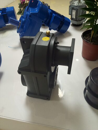 生产F系列平行轴减速机FF107平行轴斜齿轮减速机
