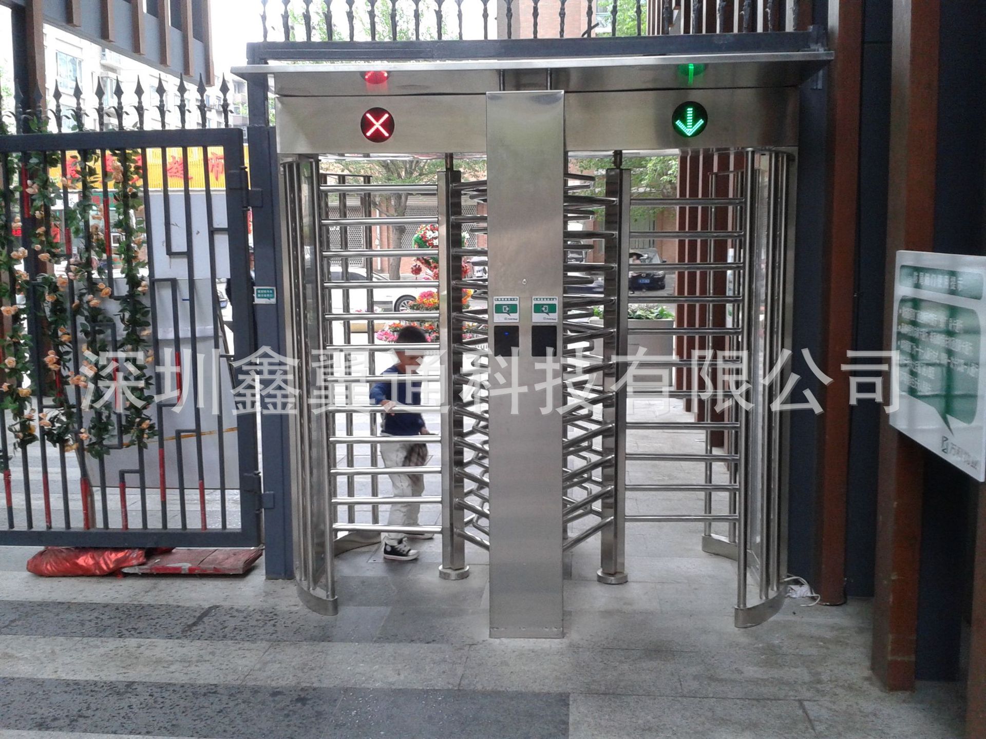 工地指纹人脸识别全高闸建筑单位出入口LED显示屏三辊闸机