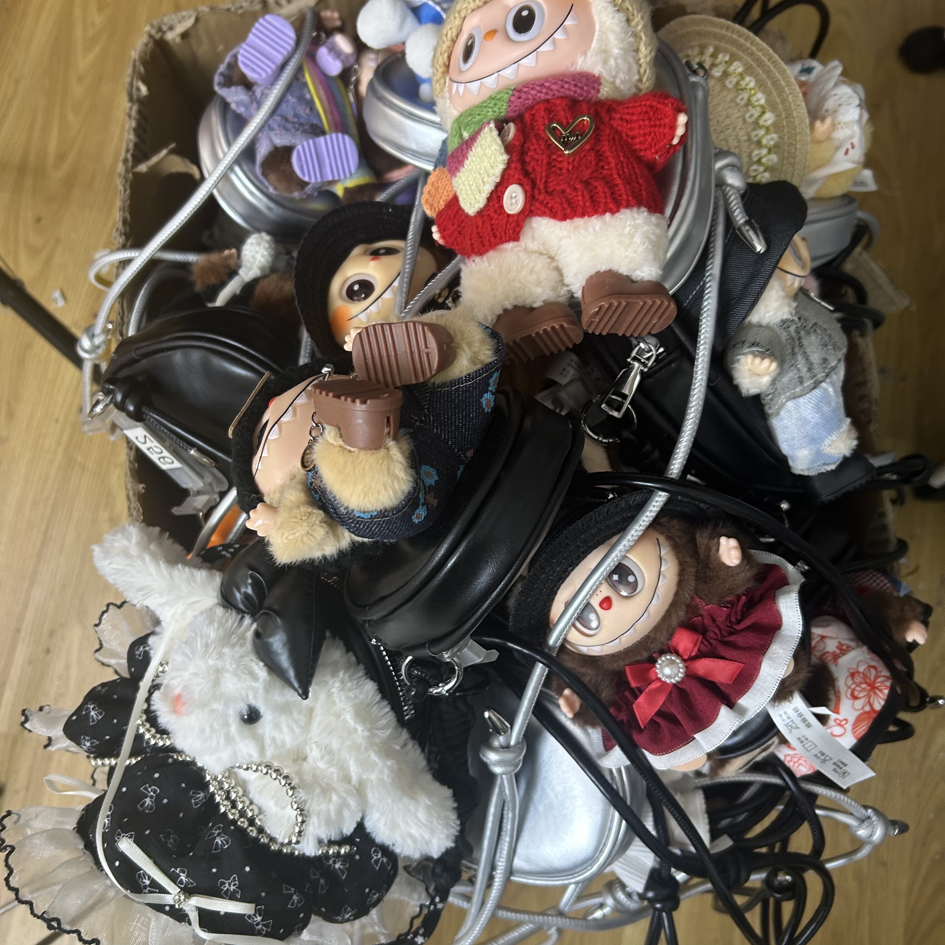 年末清仓，手机背夹零钱包冰点，看准编号拍,模玩/动漫/周边/娃圈三坑/桌游,潮玩娃衣,淘宝优惠券,粉丝福利购,淘宝优惠卷