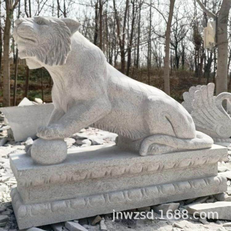 猛虎雕定制2615理大石爬山虎雕塑价格花岗下山虎石雕像图片岩石刻