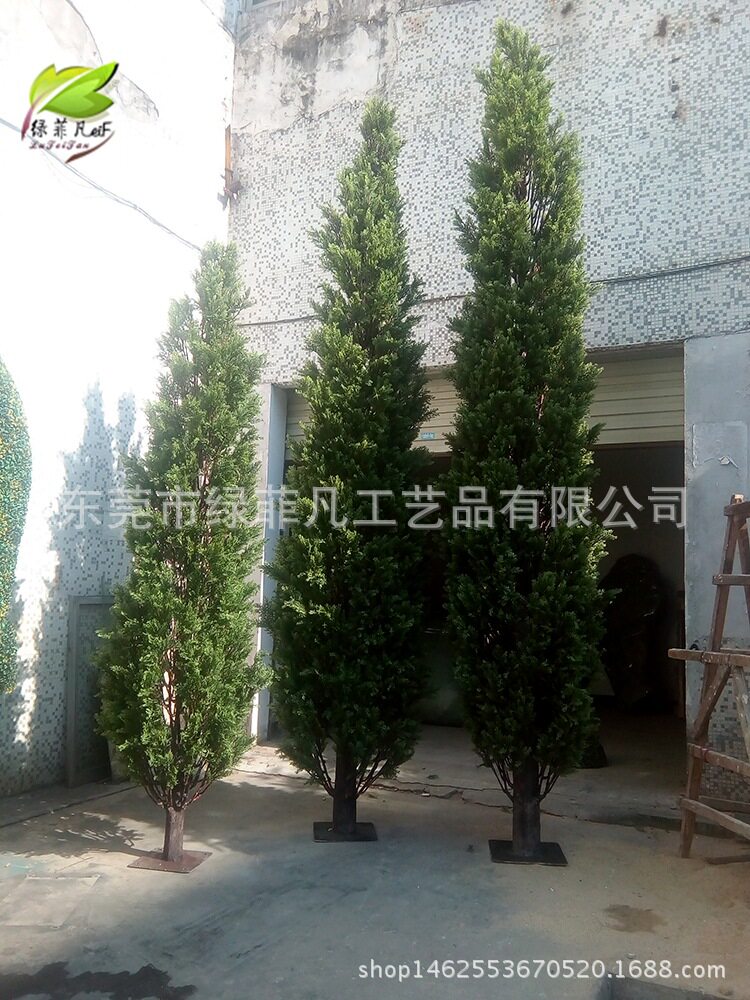 厂家供应松柏树景观工程树玻璃钢树杆室外抗风防老化柏树