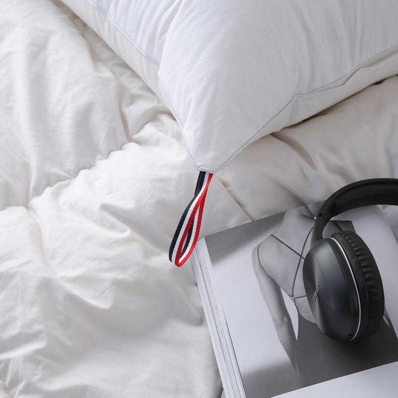 直销新款新款枕套全棉单边防雨布抱枕枕头羽丝绒高弹舒适单人双人