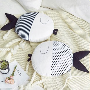 INS风可爱亲嘴鱼条纹波点抱枕 沙发靠垫靠枕 纯棉帆布可机洗