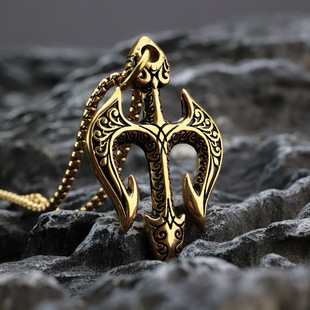 狂饰风海王三叉戟项链男生酷帅装饰品古金色不锈钢雕花图腾吊坠男