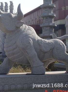 曲阳大型牛石雕图片 景区装饰石头牛雕刻厂 石质开荒牛价格