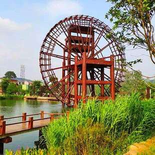 山东厂家制作大型实木防腐木脚踩手摇木纹色景观大型龙骨水车摆件