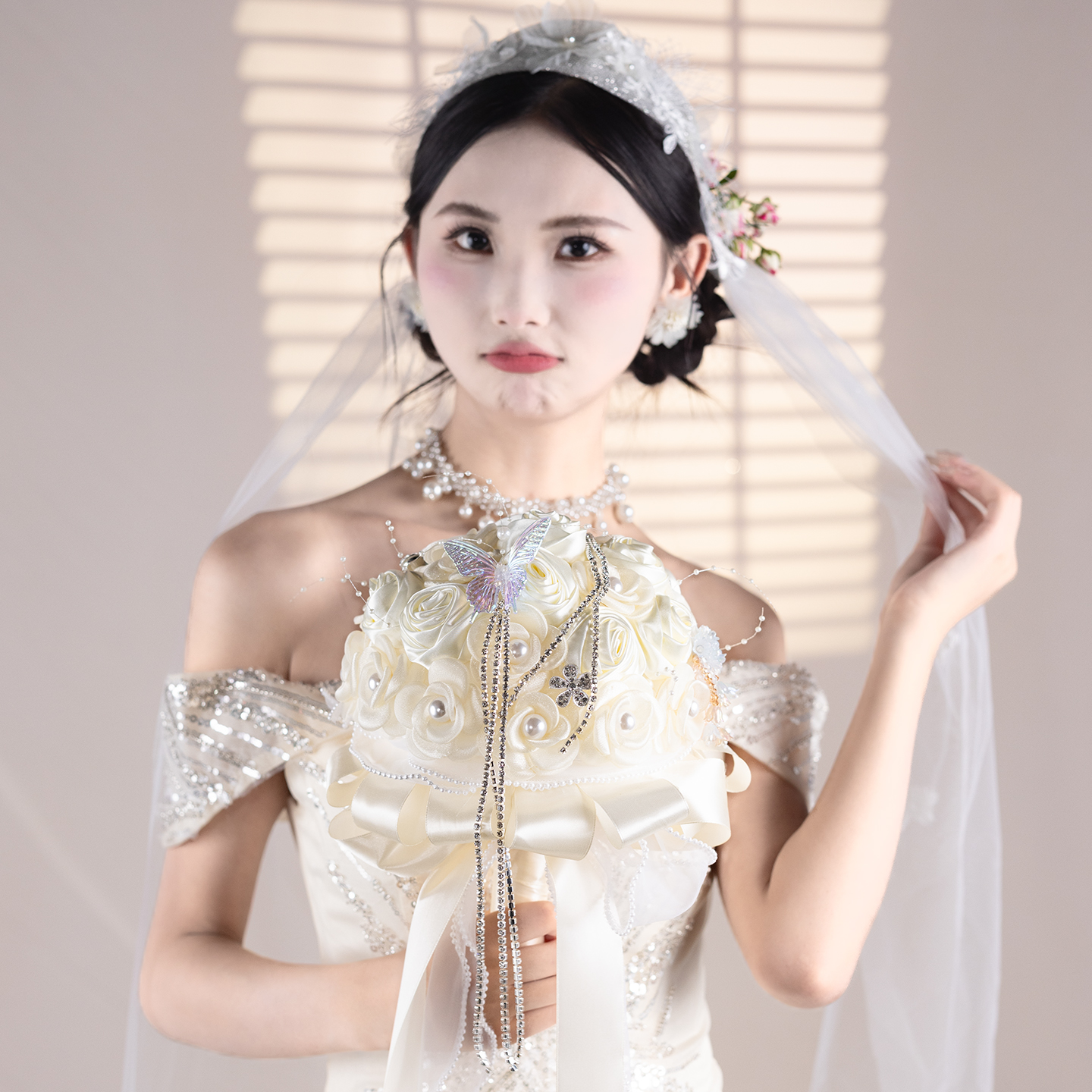 新娘捧花高端重工水钻丝带奢华婚礼婚纱花束仿真花成品送闺蜜礼物