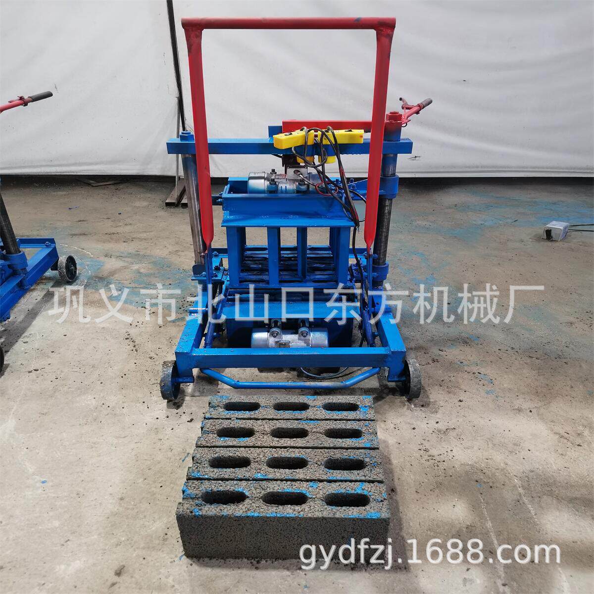 小移动400*100*200三孔空心制砖机混凝土压砖机水泥砖机可换模具
