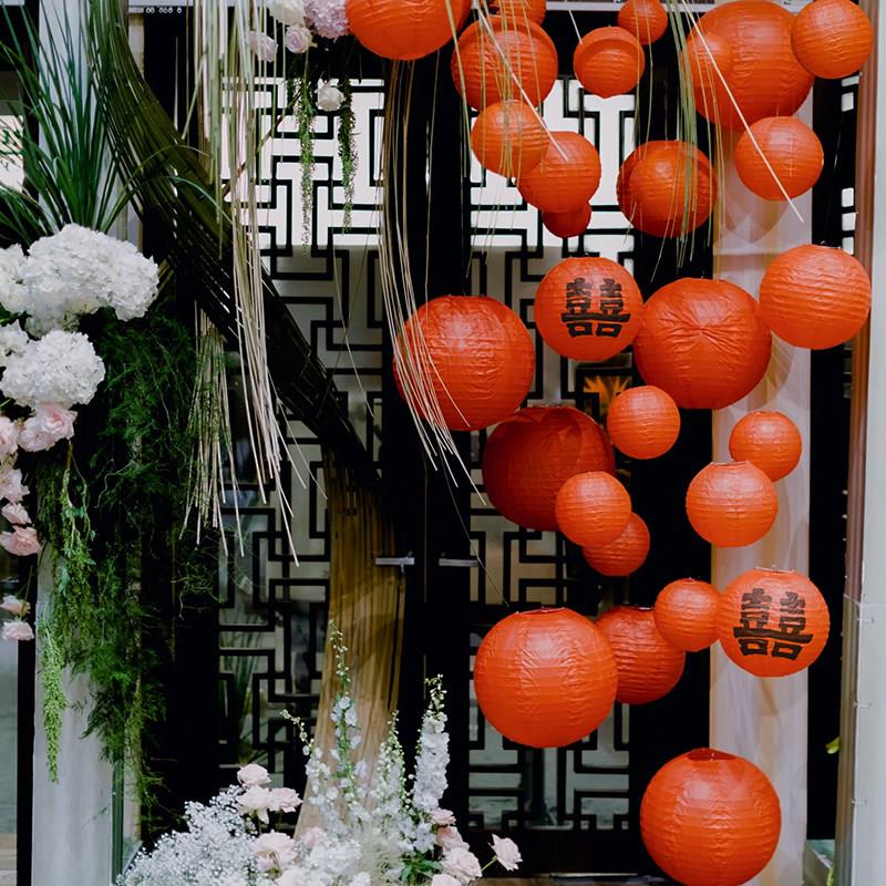 婚房布置结婚庭院灯笼布置农村院子装饰喜字蜂窝球婚礼大门口路引