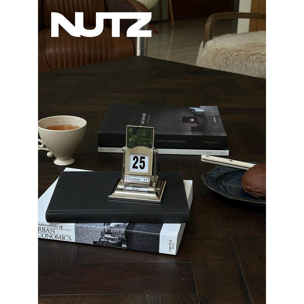 NUTZ“银色砰砰”覆古台历翻转日历桌面金属万年历家居摆件送礼
