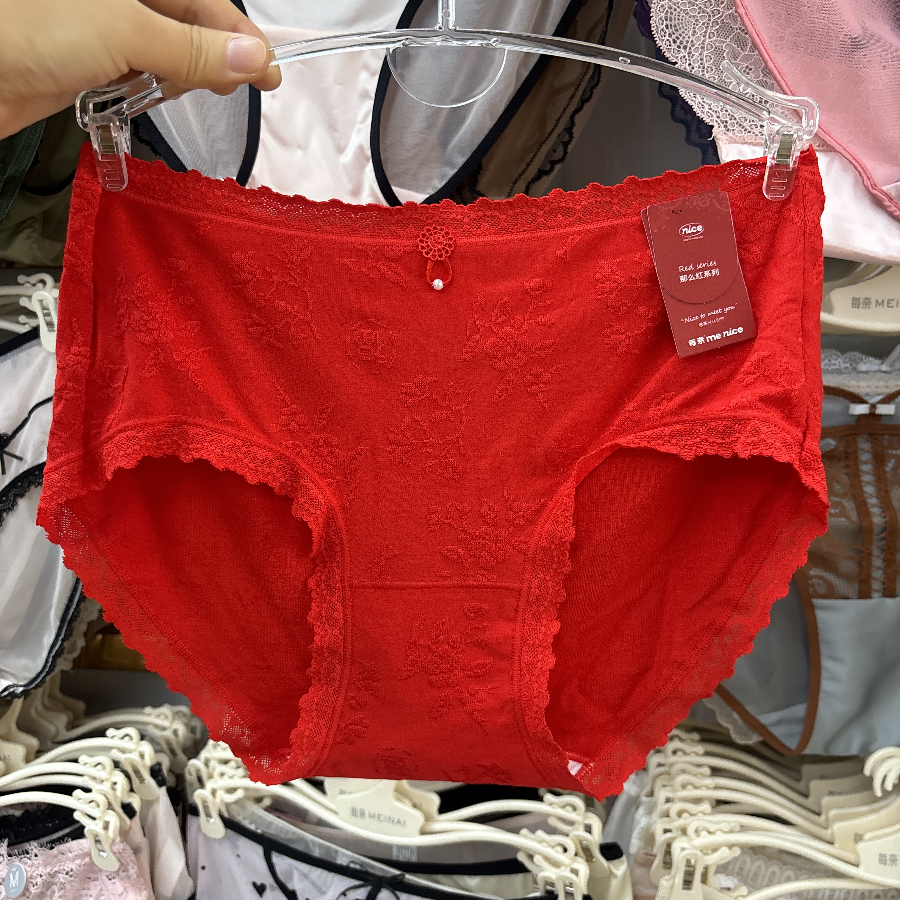 每奈6924红色内裤女包臀提花中腰无痕结婚本命年安可拉红女生短裤