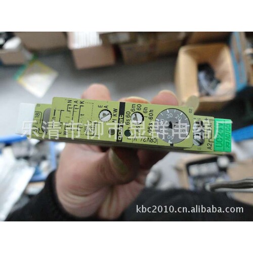 comat 时间继电器 时间继电器CRV2/UC24V