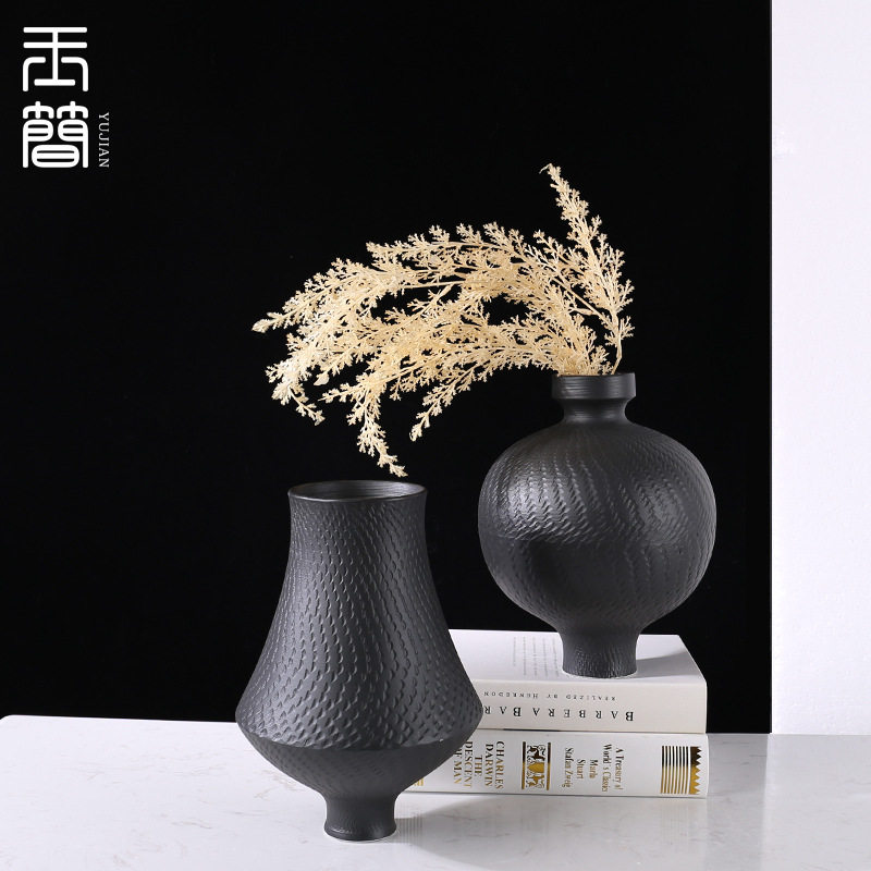 现代极简约软装样板房间设计师款黑色陶瓷花瓶客厅玄关茶室摆件