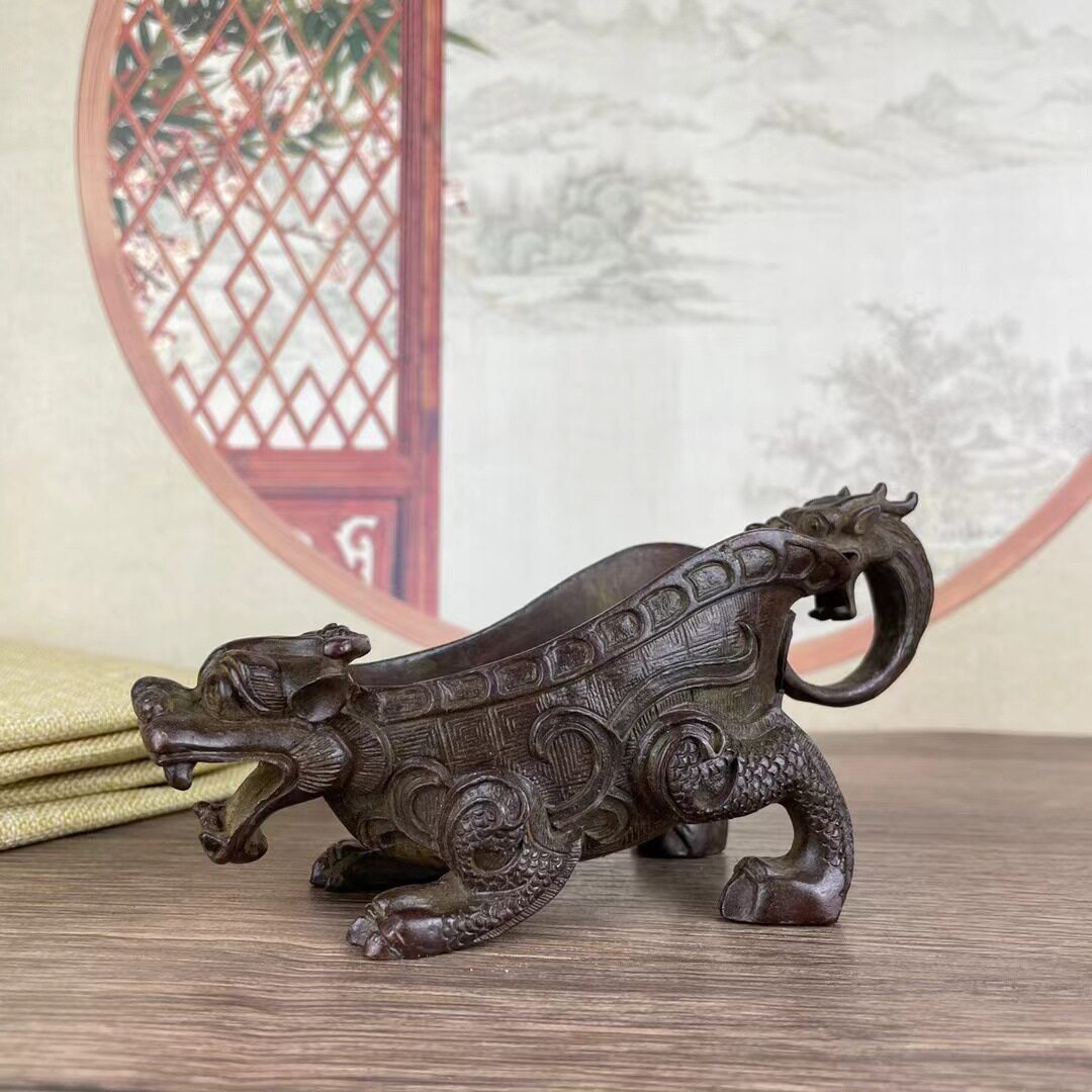 仿古做旧战国龙头酒杯摆件