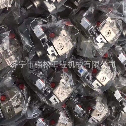 PC200-6发动机S6D102E柴油泵燃油泵6735-71-1150