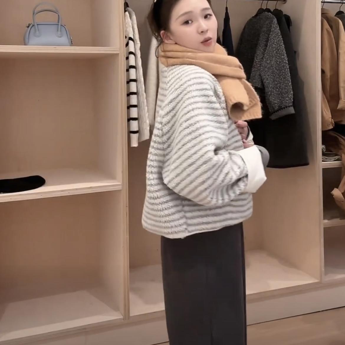 东大门秋季新款云朵软乎短款外套