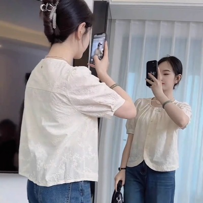 法式圆领刺绣短袖衬衫