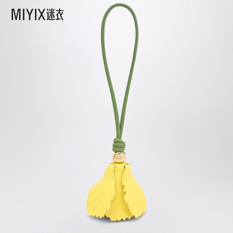 Loewe Tulip-shaped 黄色皮革吊坠珠宝首饰 迷衣时尚