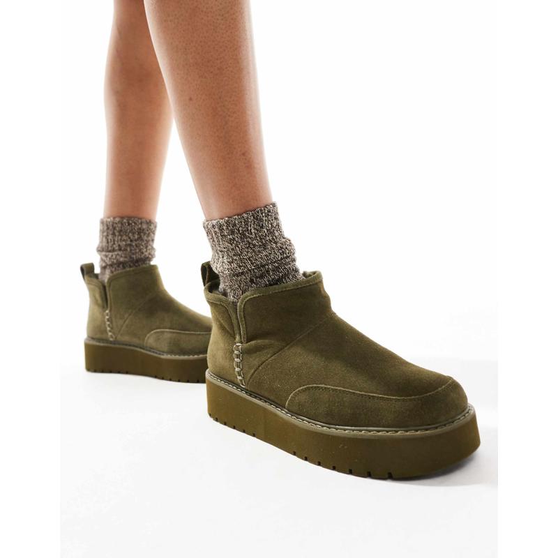 Stradivarius 女士 靴子 fluffy 防水台靴子(卡其色)