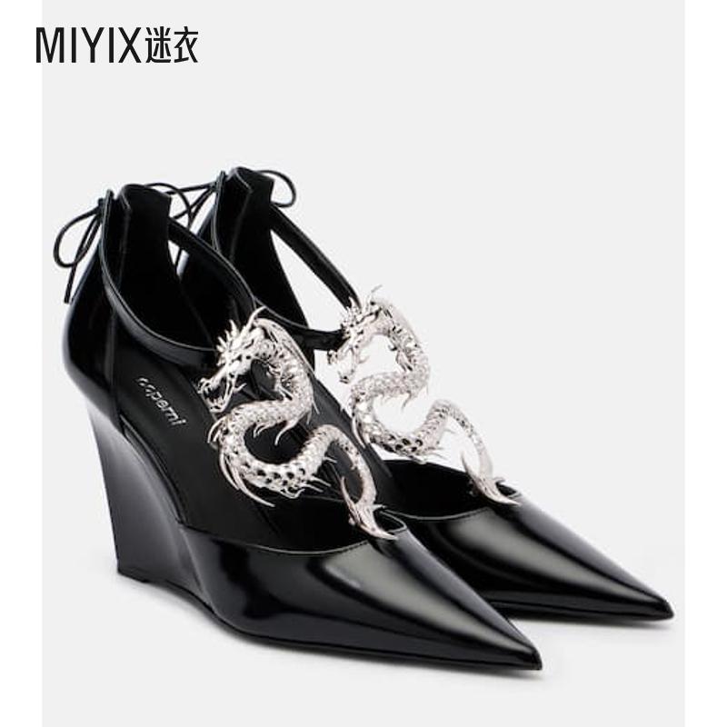 Coperni 女款Dragon 精饰皮质坡跟浅口鞋 迷衣时尚