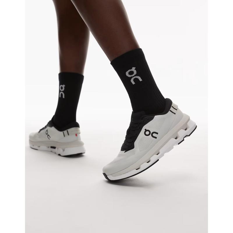 On 女士 运动鞋 Cloudze all day 训练鞋(黑色/白色)