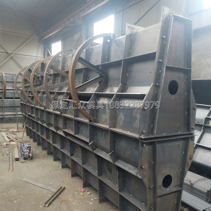 水泥隔离墩公路墩子钢模板高速桥梁水泥护栏围栏分隔带隔离墩模具