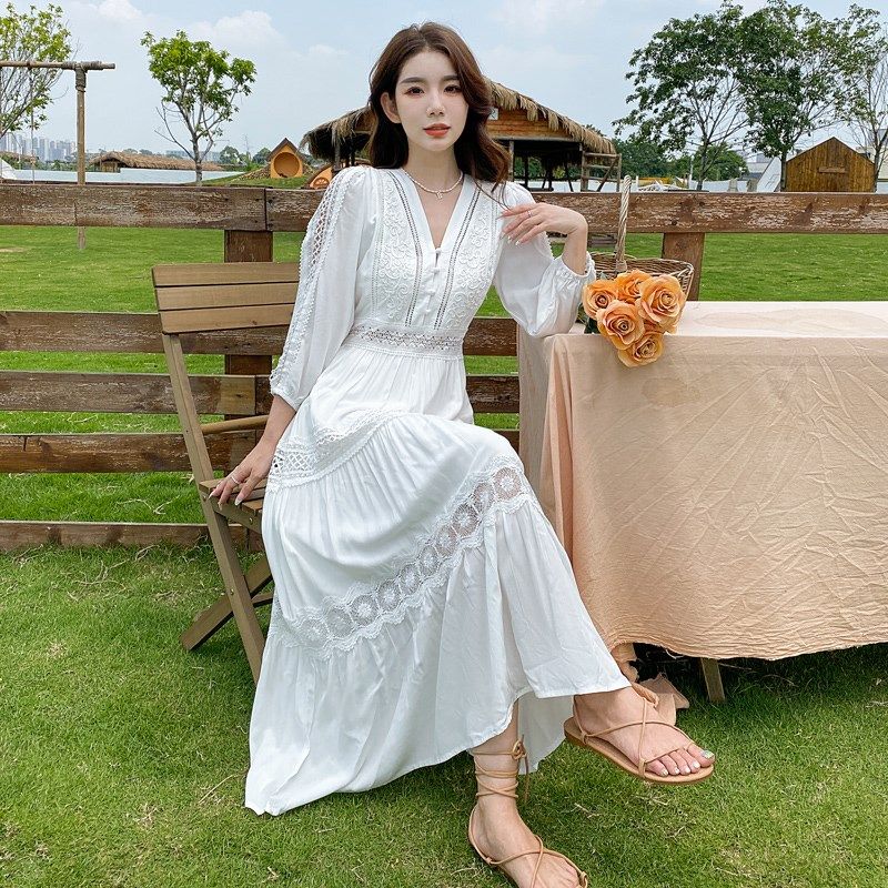 白色连衣裙法式气质V领长袖仙女长裙子旅游拍照度假风海边沙滩裙