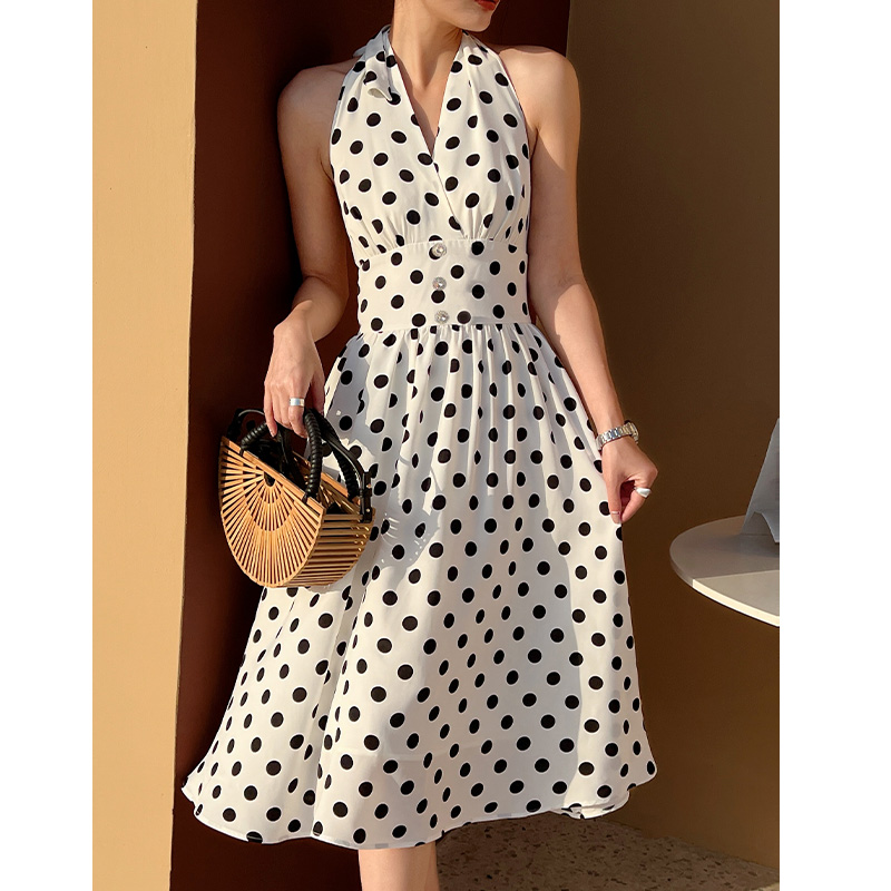 法式波点连衣裙女夏季挂脖吊带裙三亚海边度假高级感v领无袖裙子