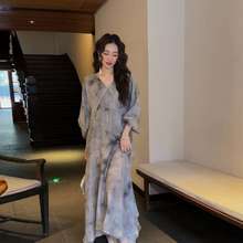 新中式连衣裙女装2025新款春夏款长袖裙子V领温柔风长裙B0445