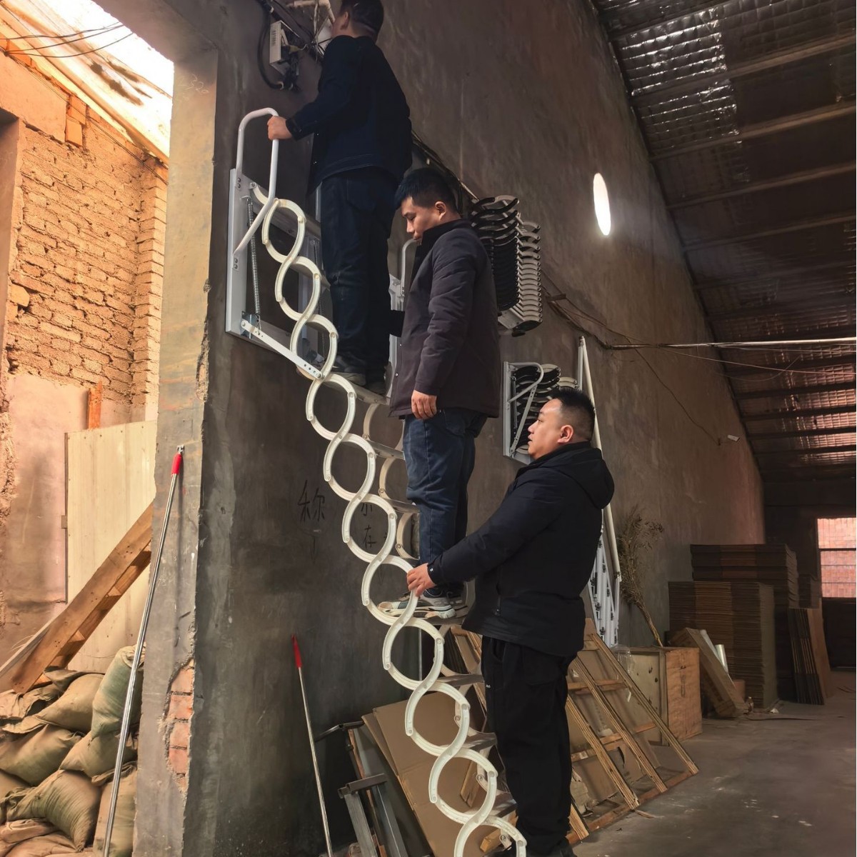 全自动阁楼隐形伸缩楼梯扶手
