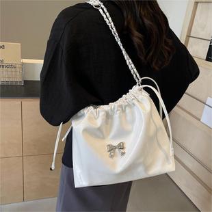 303NUL 百搭肩包大容量斜挎包 今年流行束口水桶包女士新款 时尚