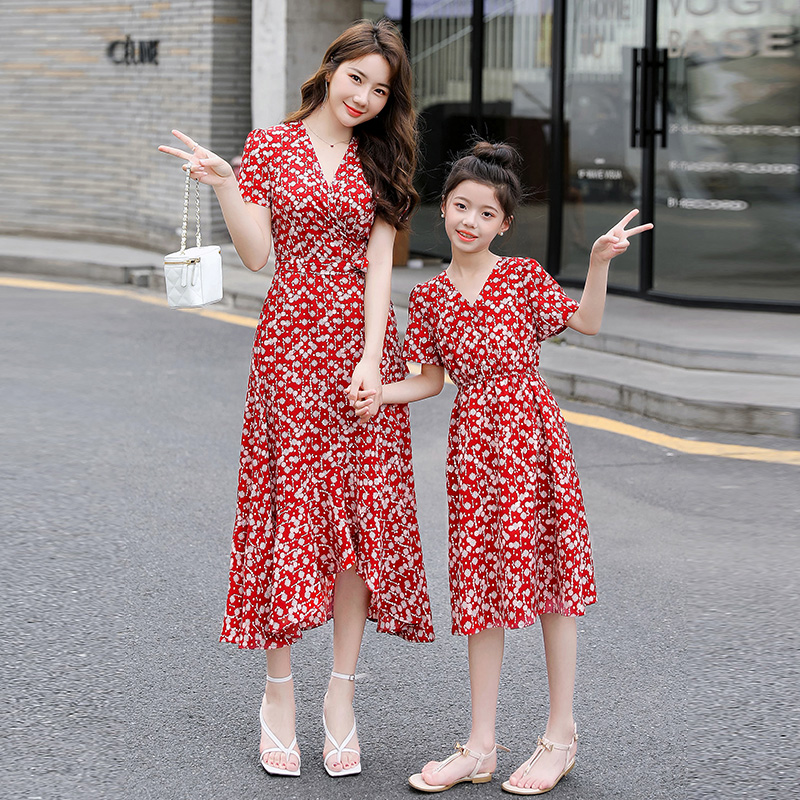 2021夏季高端新款母女装洋气时尚沙滩裙海边度假连衣裙亲子装长裙