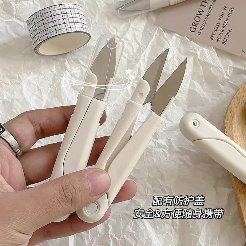 U型家用小剪刀圆头带盖弹簧