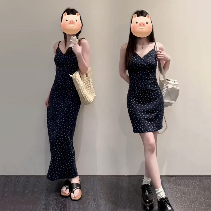 小碎花藏蓝色短袖连衣裙女气质韩系纯欲包臀A字短款V领长裙子ins