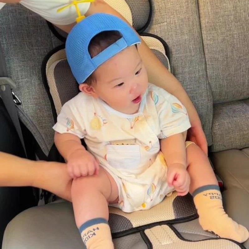 安全座椅0到f12岁婴儿车载安全座椅便携式餐椅固定带宝宝汽车坐垫