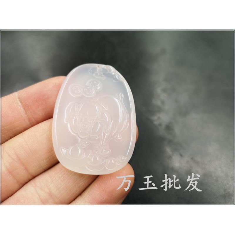 新款直销万玉 玉髓玛瑙生肖猪吊坠 白玉髓发财猪吊坠 挂件