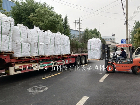 直径38mm鲍尔环填料PE材质680立方江西萍乡科隆填料厂发专车出口