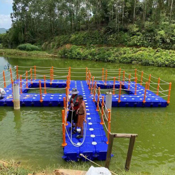 码头浮筒戏水池水上浮筒平台游船水上公园摩托艇停靠位养殖浮筒