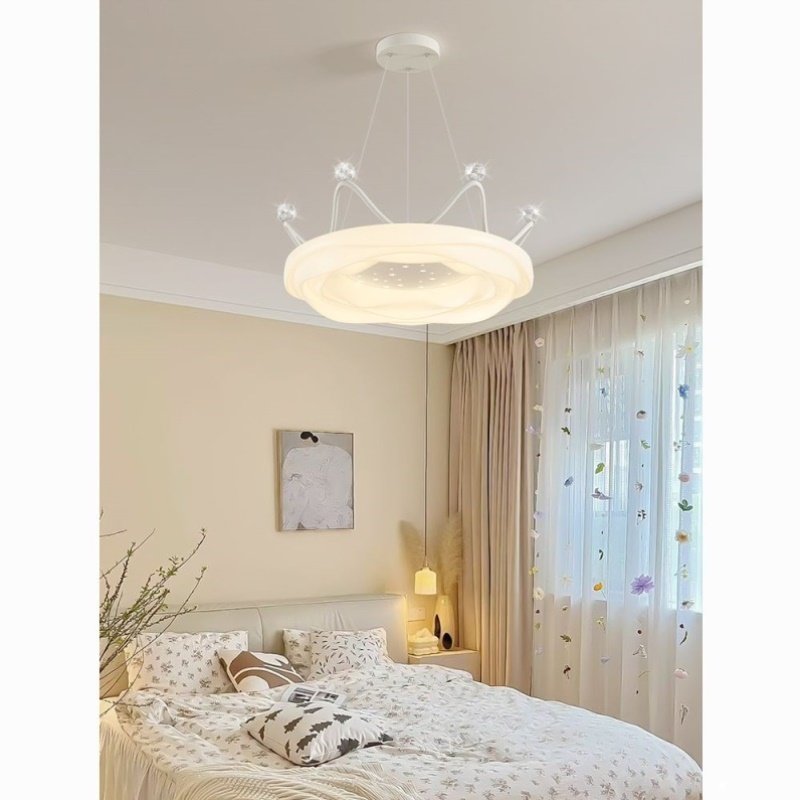 新款创意曲奇皇冠卧室吊灯ins风女童卧室灯网红公主温馨浪漫奶油