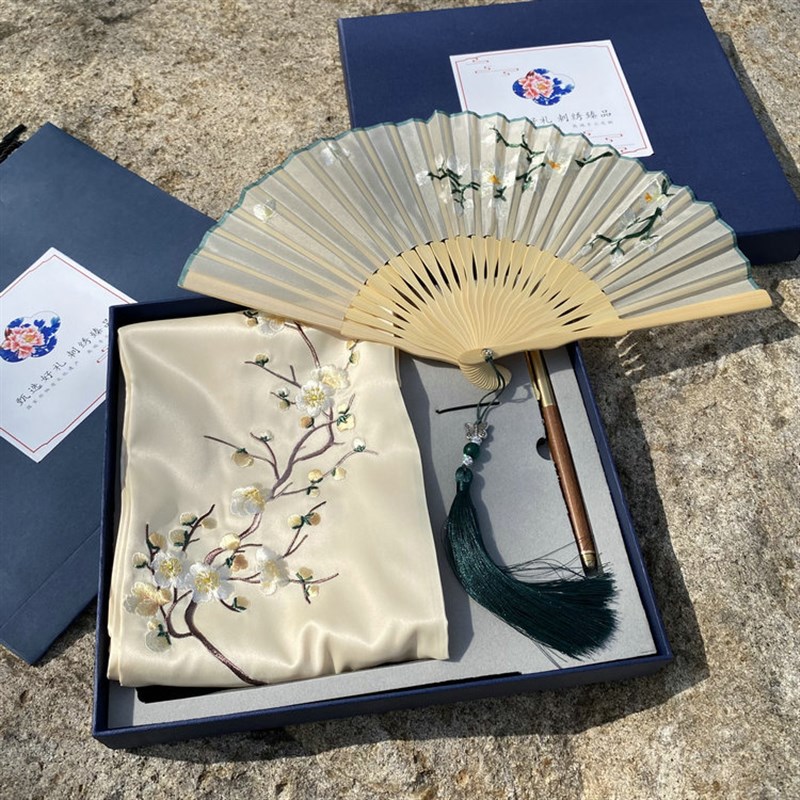 苏州特色绣花真丝长丝巾折扇黄花梨笔礼盒装送特色商务出国伴手礼