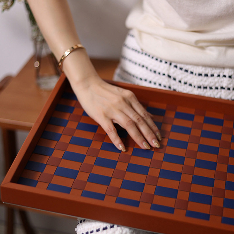 棋盘格皮革收纳盘轻奢高级感杂物收纳盒化妆品家用玄关桌面大托盘