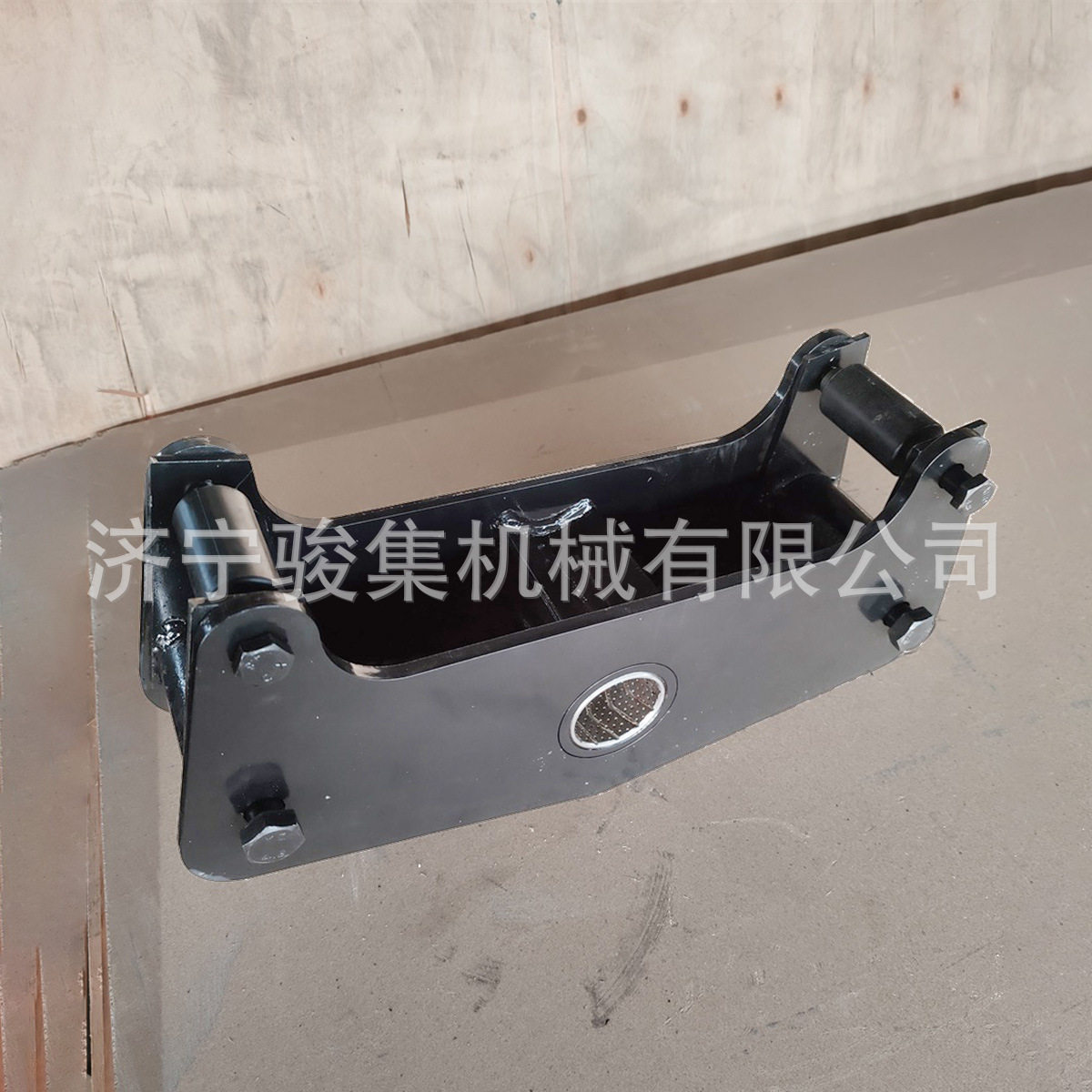 带4个螺栓10mm厚度铁套均衡器适用于德式半挂车悬挂