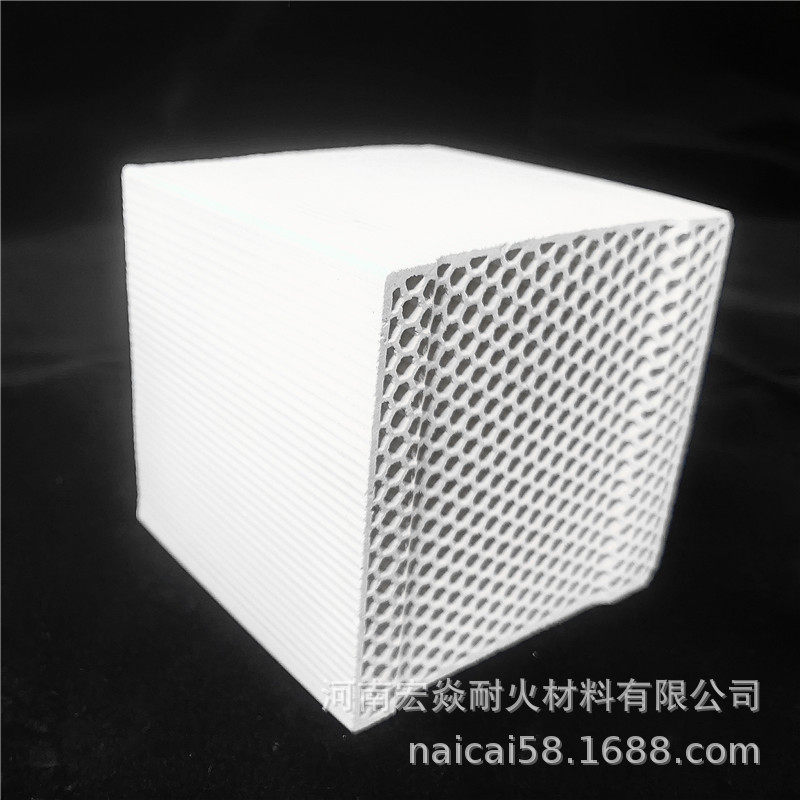 宏焱耐材厂家供应耐火度1800度电石炉用陶瓷蜂窝蓄热砖
