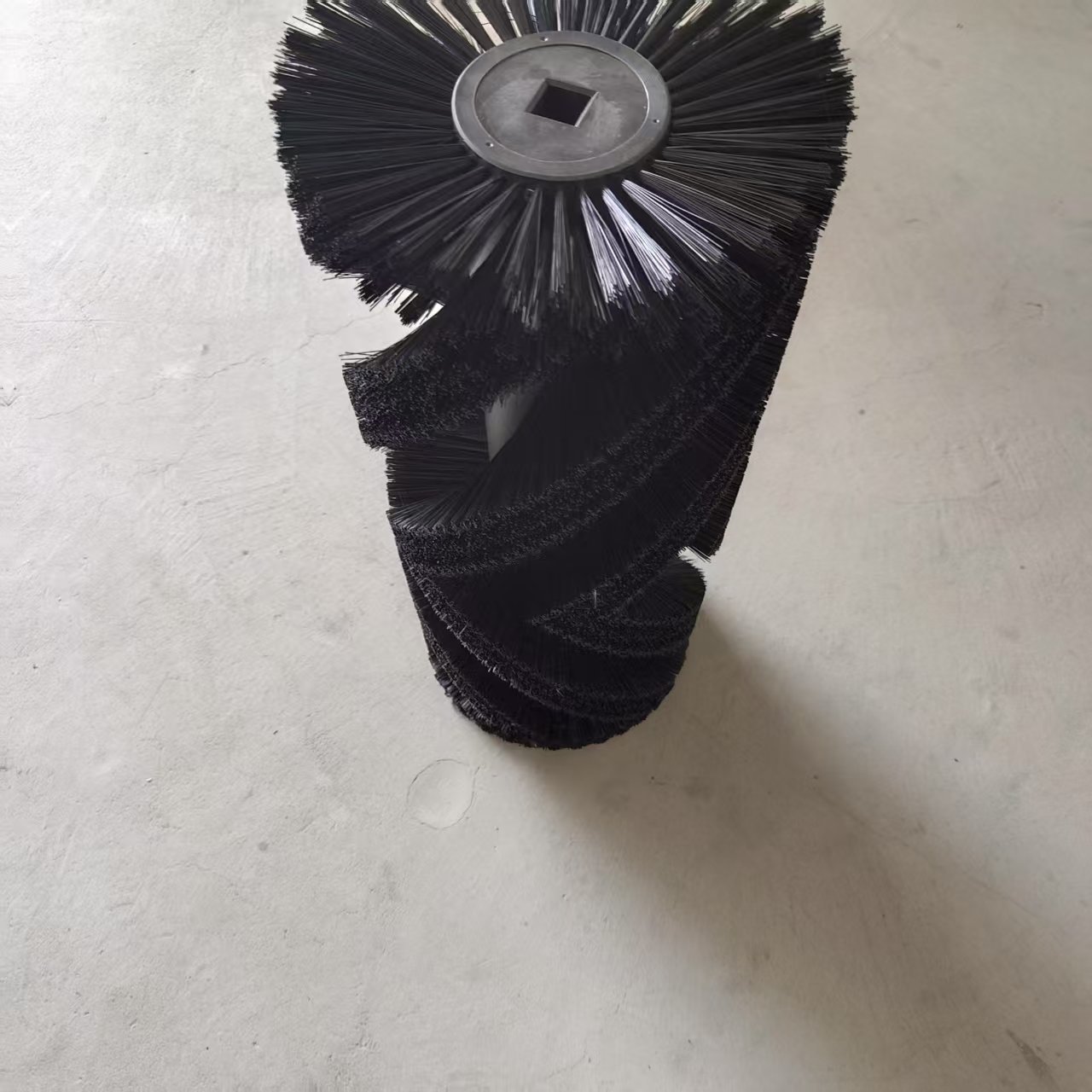 扫路车耐磨加密滚刷环卫车黑色主刷路面清扫车扫地刷配件毛刷厂家